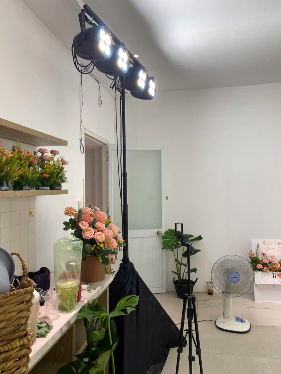 CHO THUÊ ĐÈN CHIẾU BACKDROP SỰ KIỆN