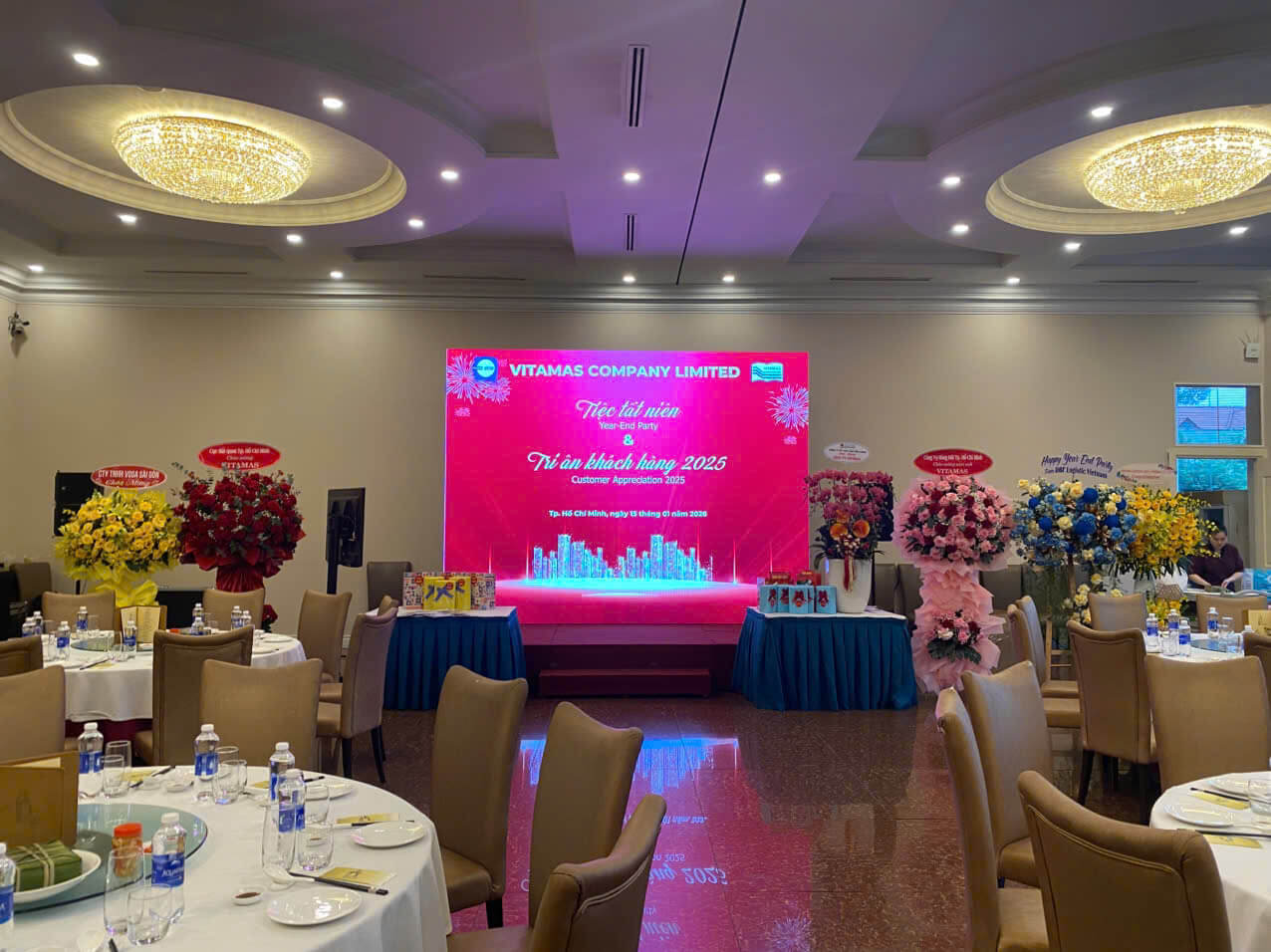 thue-am-thanh-man-hinh-led