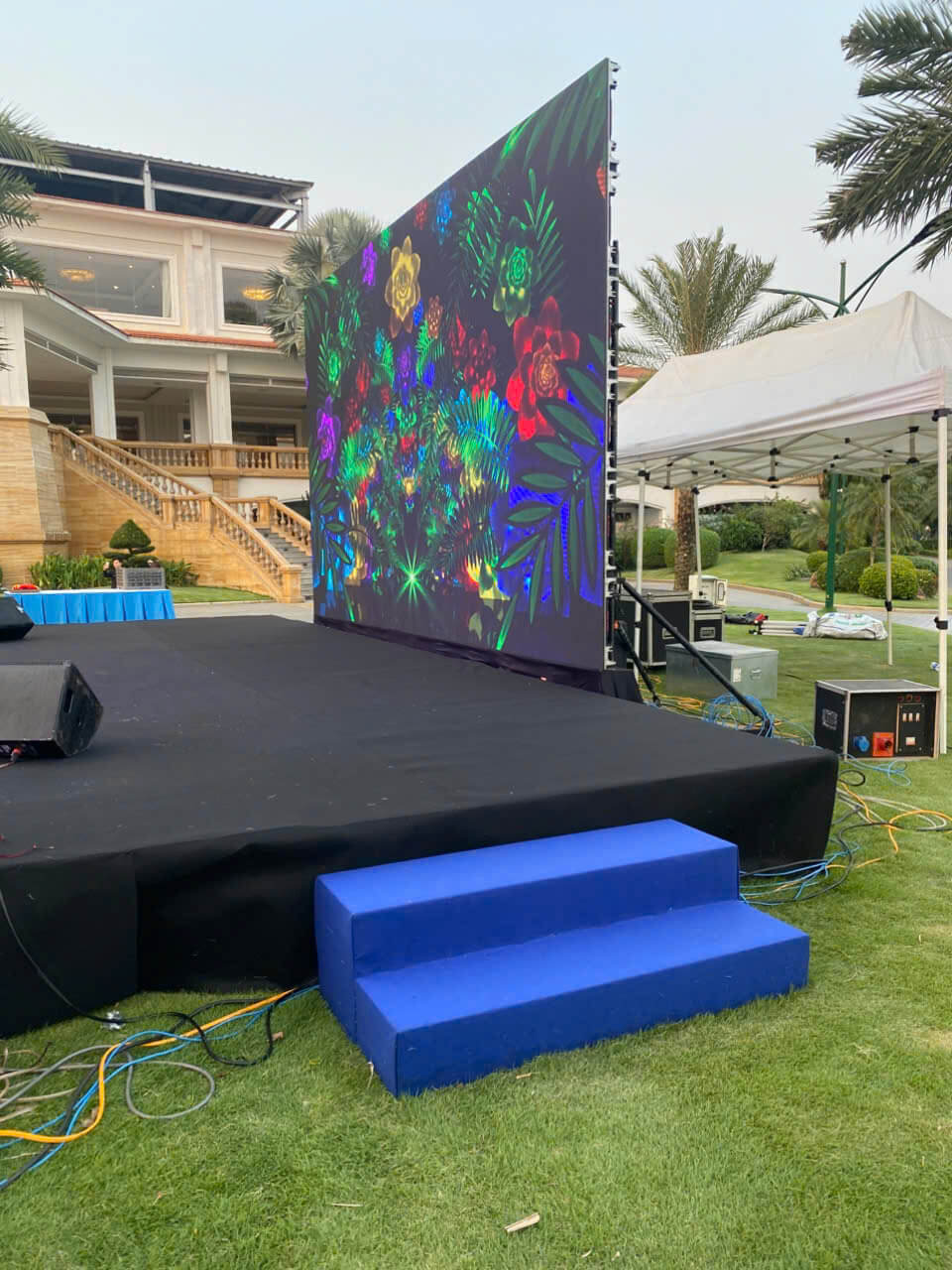 cho-thue-man-hinh-led-ngoai-troi