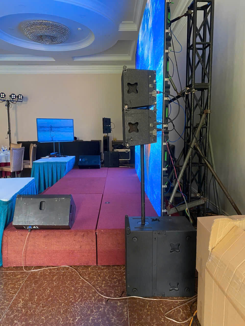 2-loa-la-du-voi-khong-gian-nho