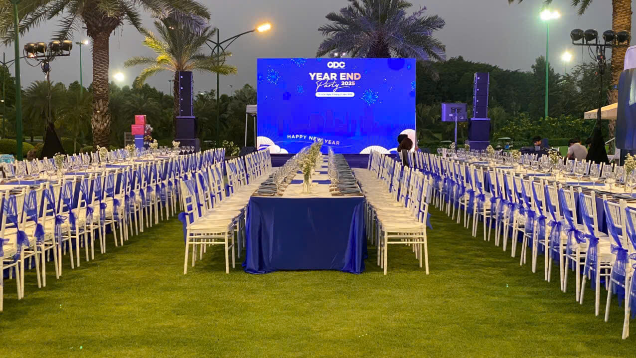 am-thanh-anh-sang-man-hinh-led-ngoai-troi-gia-re