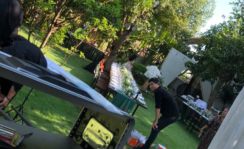 tổ chức tiệc cưới ngoài trời