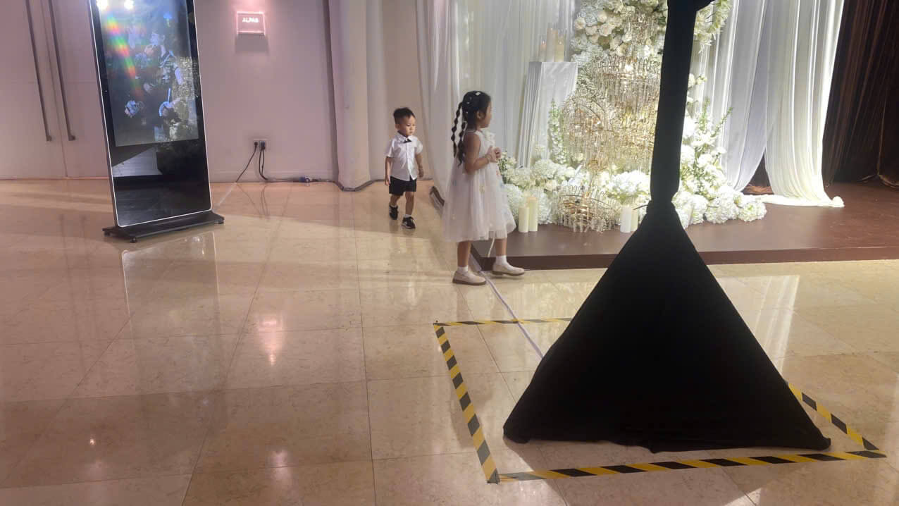 thuê đèn chụp phông tiệc cưới