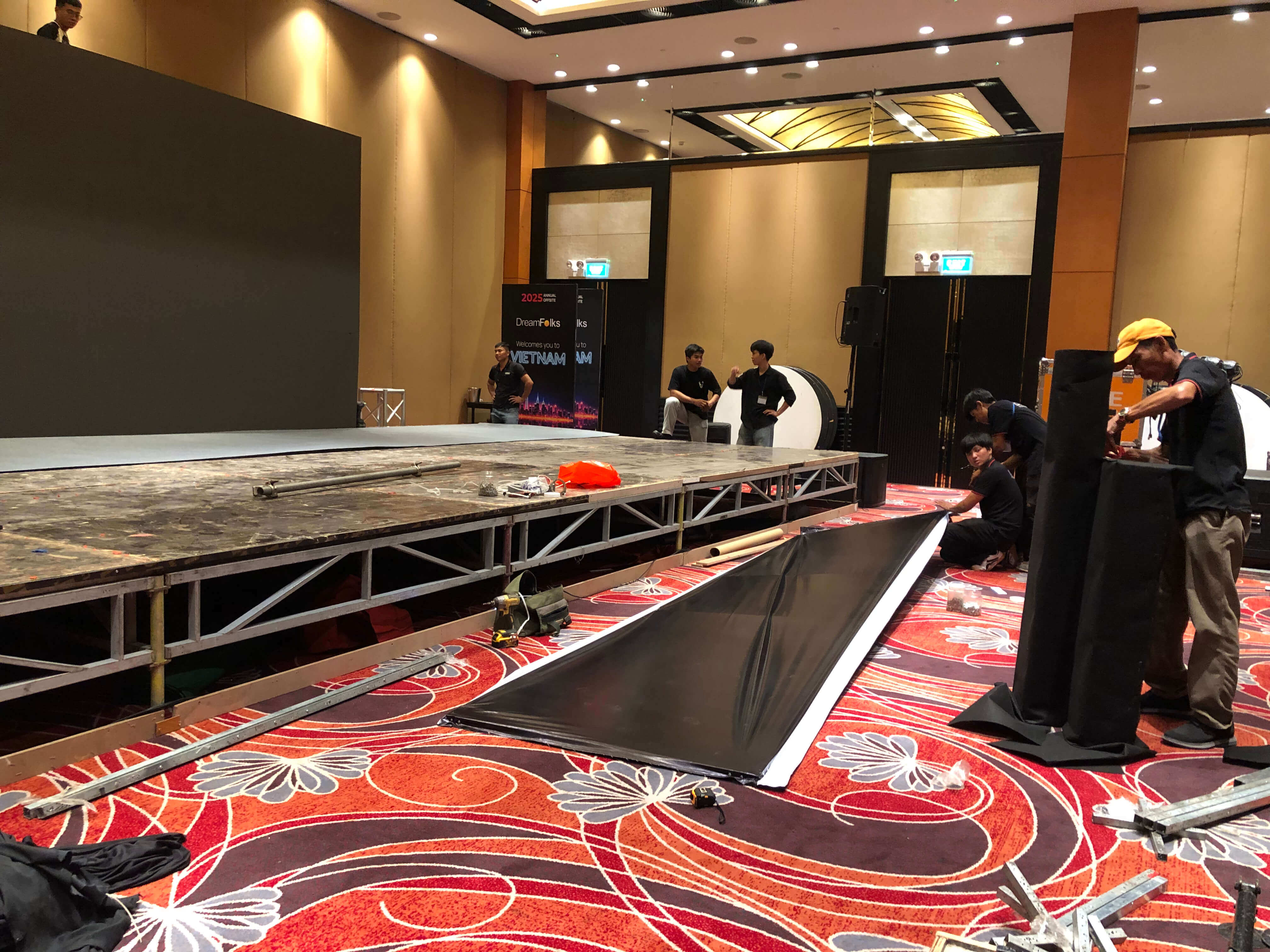 thi-cong-backdrop-chup-hinh