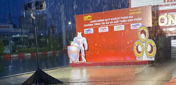 thuê đèn chiếu sáng khu vực checkin