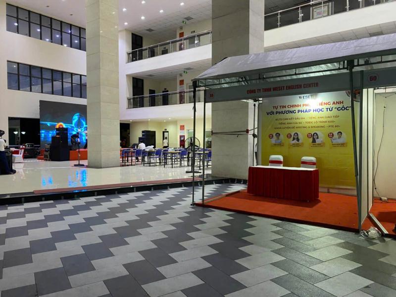 Thi Công Backdrop Ngày Hội Việc Làm Weset Tại ĐH Tôn Đức Thắng | MTV Media