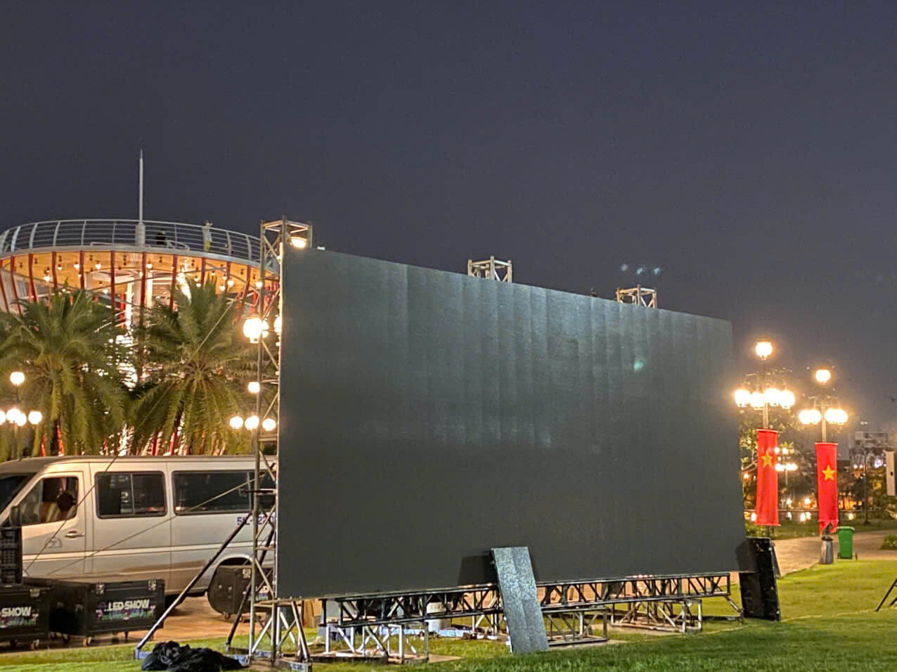 Cho Thuê Màn Hình LED Ngoài Trời Xem U23 Châu Á Tại Landmark