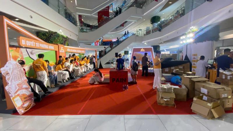 khai chương cửa hàng thời trang